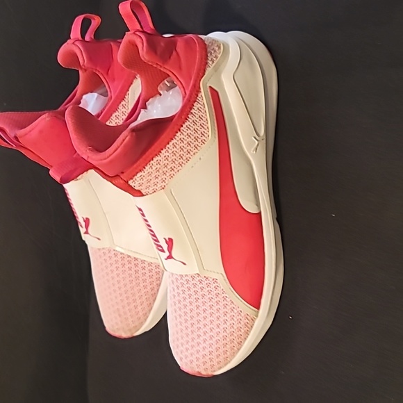 Puma sneakers size 10 - Picture 2 of 8